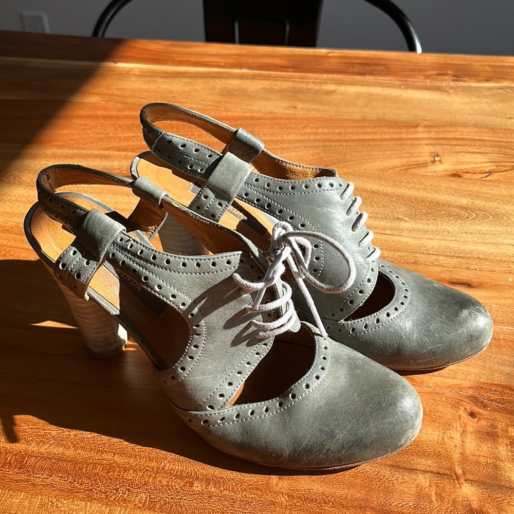 Zinda all leather heels sz 37 or 6.5